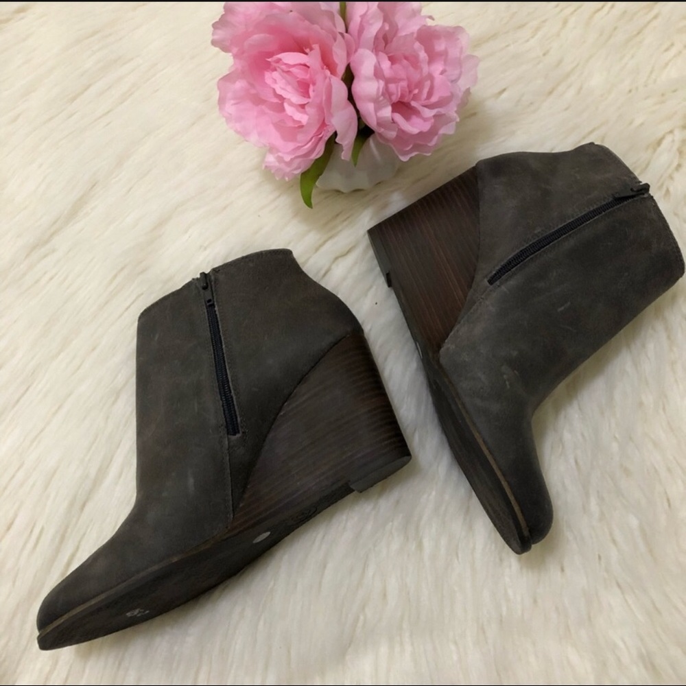 SOLD Lucky Brand Yakeena Ankle Boots Distressed - Picture 3 of 4